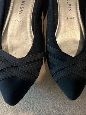 Calvin Klein Black Pointed-Toe Iflex Cross-Strap Flats